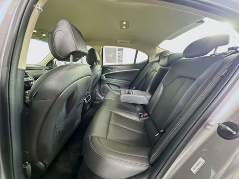 Used 2025 Genesis G70 2.5T image 27