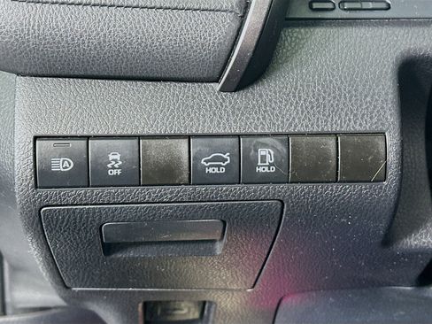 Used 2021 Toyota Camry SE image 16