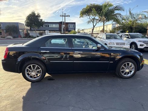 Used 2010 Chrysler 300 Touring image 6
