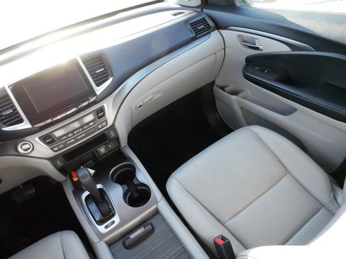 Used 2018 Honda Ridgeline RTL-T image 11