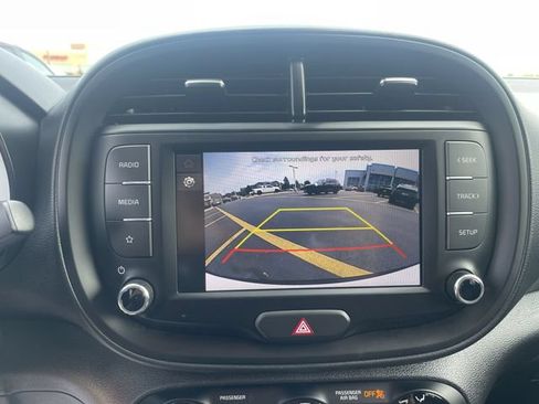 Used 2025 Kia Soul LX w/ LX Technology Package FWD image 23