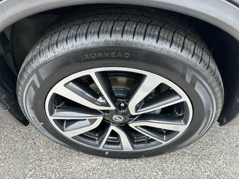 Used 2019 Nissan Rogue SL w/ Premium Package AWD/4WD image 10