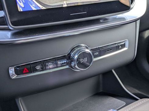 New 2026 Volvo XC90 B6 Plus w/ Protection Package Premier AWD/4WD image 8
