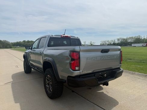 Used 2025 Chevrolet Colorado ZR2 w/ Technology Package AWD/4WD image 6