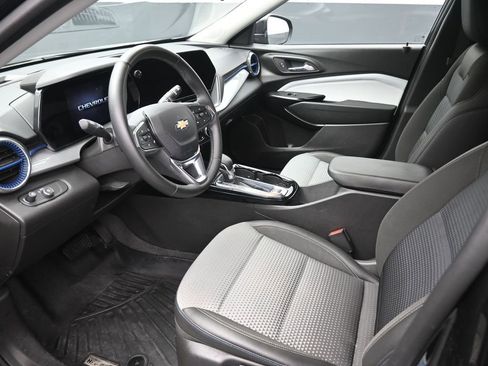 Used 2024 Chevrolet Trax LT w/ Driver Confidence Package image 18