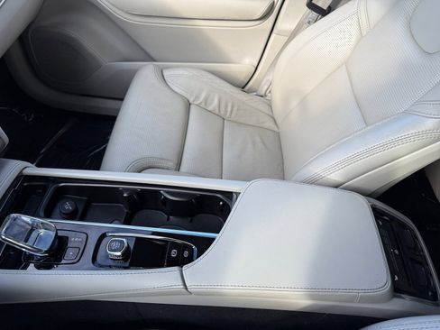 Used 2023 Volvo XC90 T8 Ultimate w/ Protection Package Premier image 14