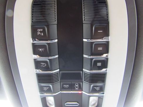 Used 2018 Porsche Macan image 58