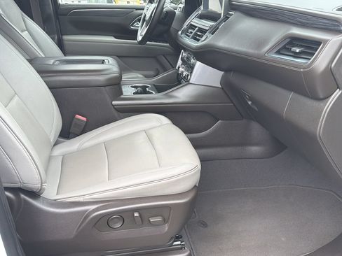Used 2023 GMC Yukon SLT RWD image 9