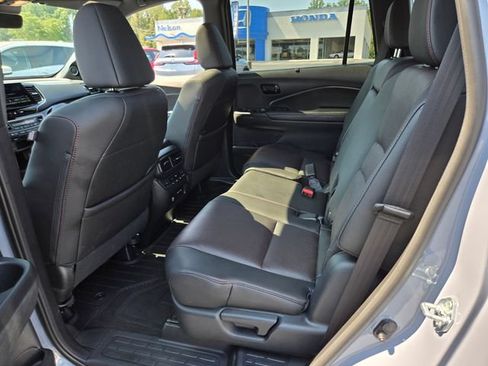 Used 2025 Honda Passport Black Edition image 13