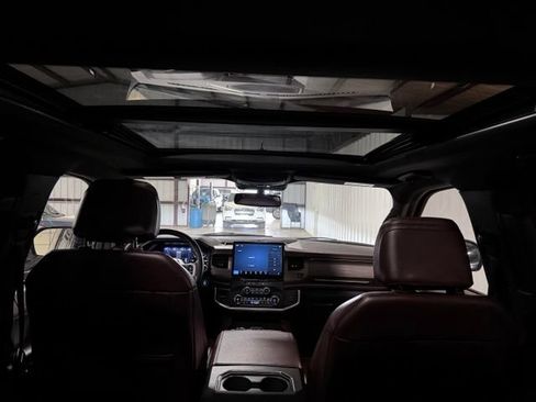 Used 2024 Ford Expedition Limited AWD/4WD image 16