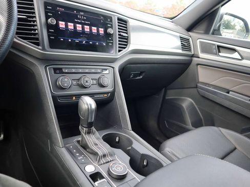 Used 2021 Volkswagen Atlas Cross Sport SE image 17