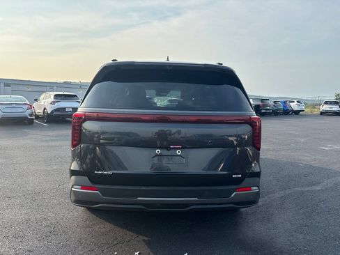 Used 2025 Kia Carnival SX Prestige FWD image 4