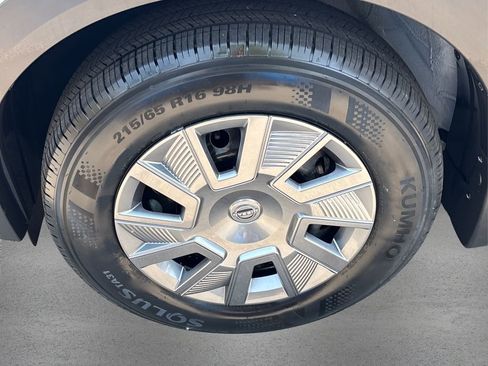 Certified 2025 Nissan Kicks S image 12