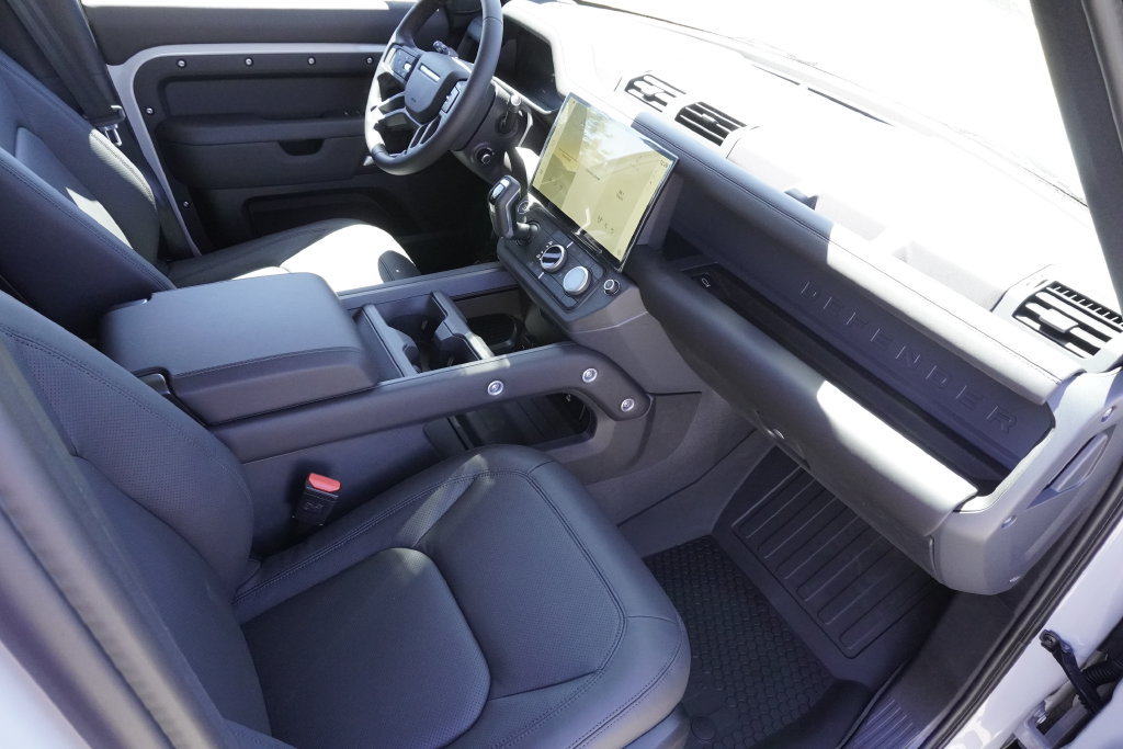 New 2026 Land Rover Defender 110 X-Dynamic SE AWD/4WD image 22