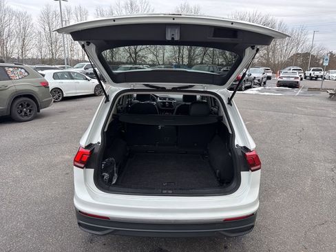 Certified 2023 Volkswagen Tiguan SE image 10
