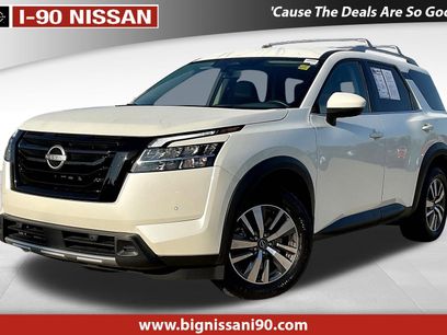 Used 2023 Nissan Pathfinder SL w/ Black Appearance Package