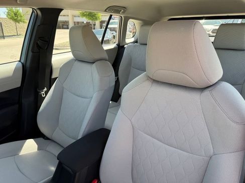 Used 2026 Toyota Corolla Cross L image 11