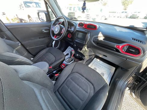 Used 2018 Jeep Renegade Latitude image 33