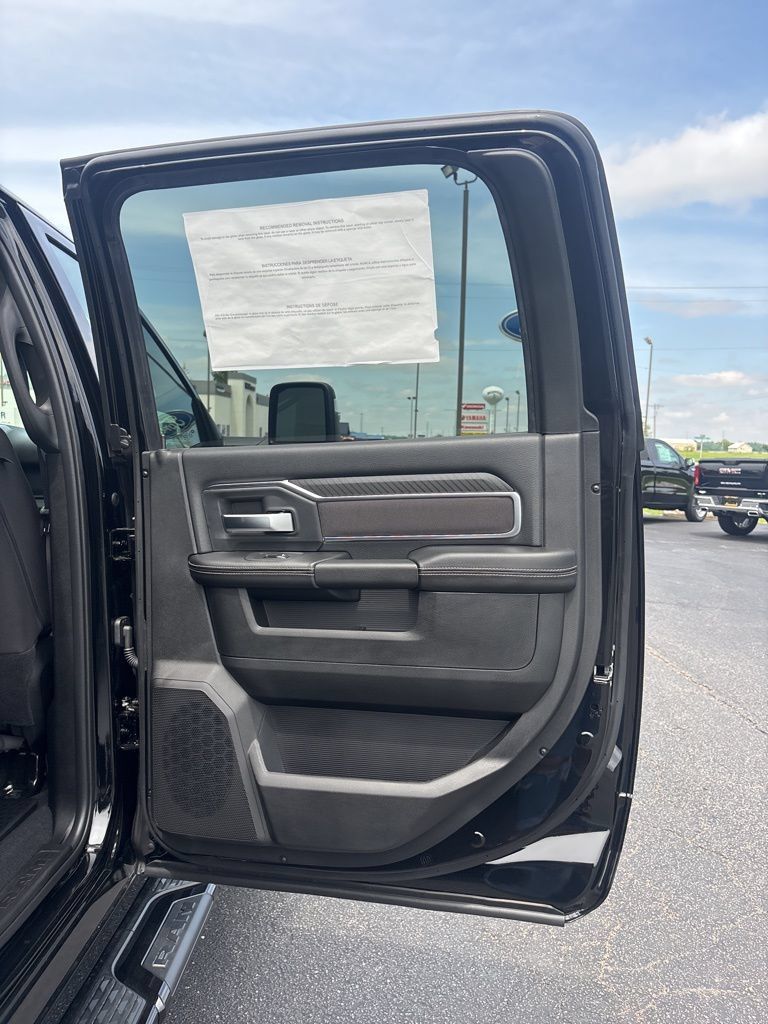 New 2026 RAM 3500 Big Horn AWD/4WD image 32
