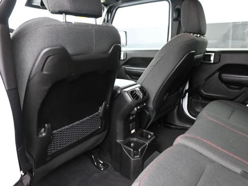 Used 2025 Jeep Wrangler Unlimited Rubicon image 27