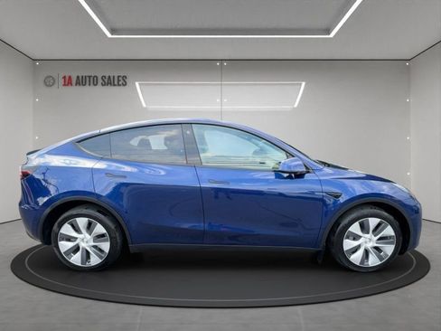 Used 2023 Tesla Model Y Long Range AWD/4WD image 6