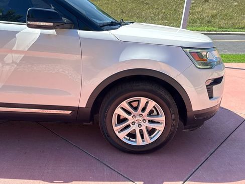Certified 2018 Ford Explorer XLT w/ Equipment Group 201A AWD/4WD image 35