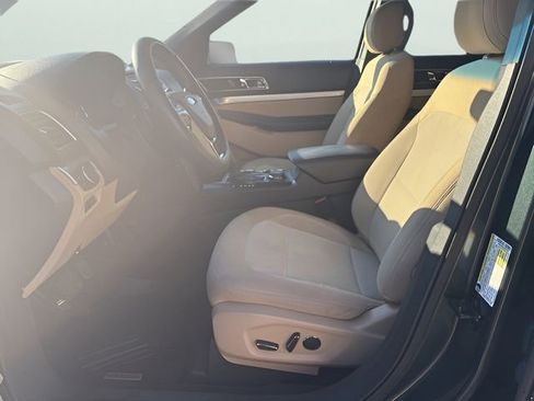 Used 2016 Ford Explorer XLT w/ Equipment Group 201A image 10