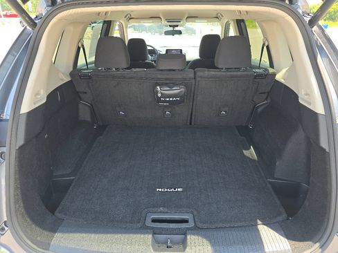 Used 2024 Nissan Rogue SV FWD image 12