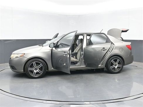 Used 2010 Kia Forte EX image 47