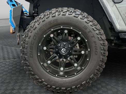 Used 2022 Jeep Wrangler Unlimited Rubicon w/ Xtreme Recon 35" Tire Package AWD/4WD image 16