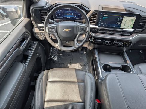 Used 2025 Chevrolet Silverado 2500 LTZ w/ LTZ Convenience Package AWD/4WD image 17