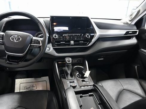 Used 2022 Toyota Highlander Platinum image 14