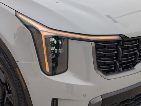 Certified 2025 Kia Sorento SX image 10