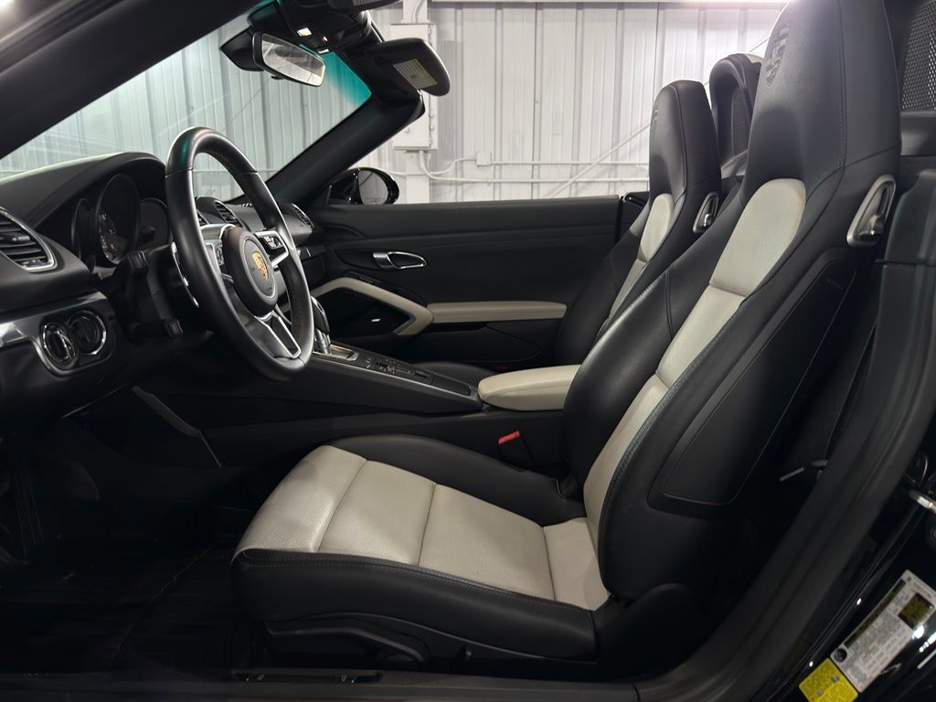 Used 2018 Porsche 718 Boxster RWD image 14