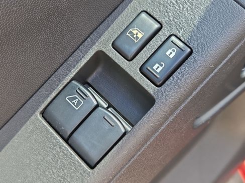 Used 2016 Nissan Frontier SV image 23