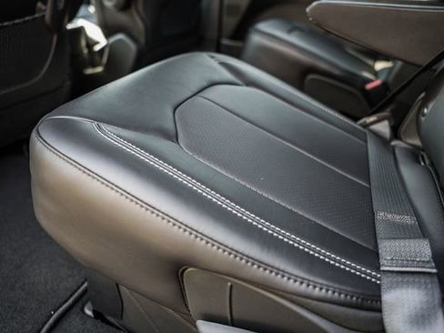 New 2026 Chrysler Pacifica Select FWD image 37