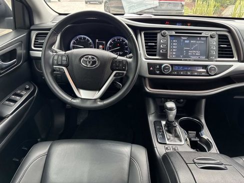 Used 2019 Toyota Highlander XLE image 26