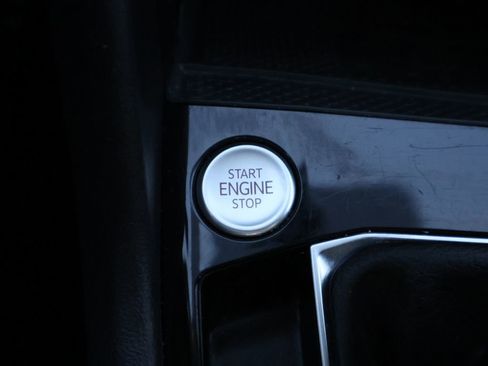 Certified 2023 Volkswagen Taos SE FWD image 28