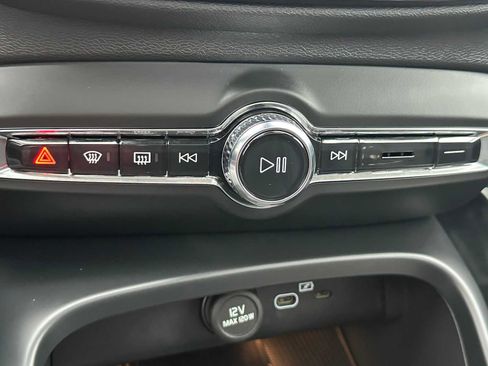 Used 2025 Volvo XC40 B5 Core w/ Protection Package Premier image 28