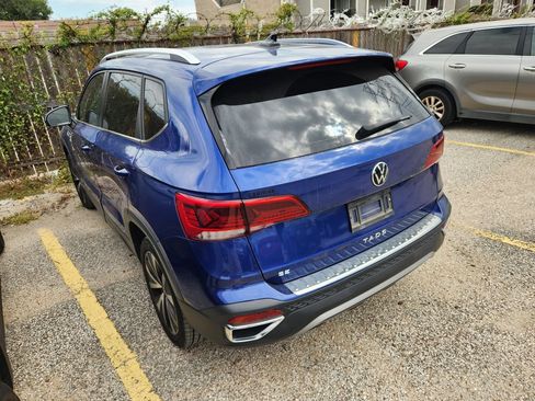 Used 2023 Volkswagen Taos SE FWD image 5