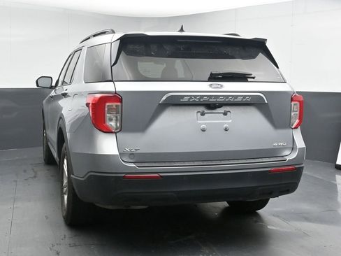 Used 2022 Ford Explorer XLT image 6