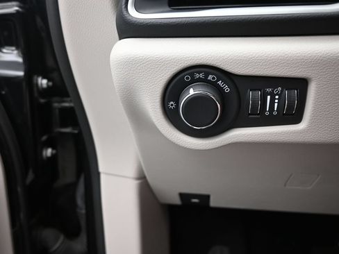 Used 2023 Chrysler Voyager LX FWD image 29