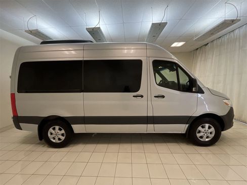 Used 2024 Mercedes-Benz Sprinter 2500 image 24