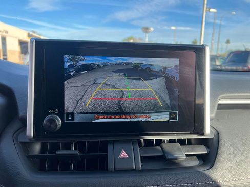 Used 2025 Toyota RAV4 XLE image 17