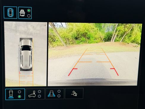 Used 2025 GMC Acadia Elevation image 11