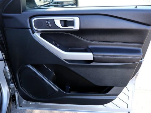Certified 2024 Ford Explorer XLT RWD image 18