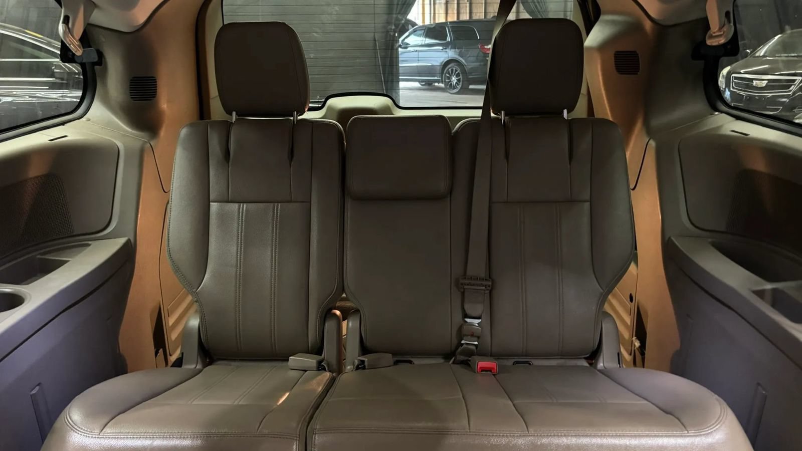 Used 2014 Chrysler Town & Country Touring FWD image 13