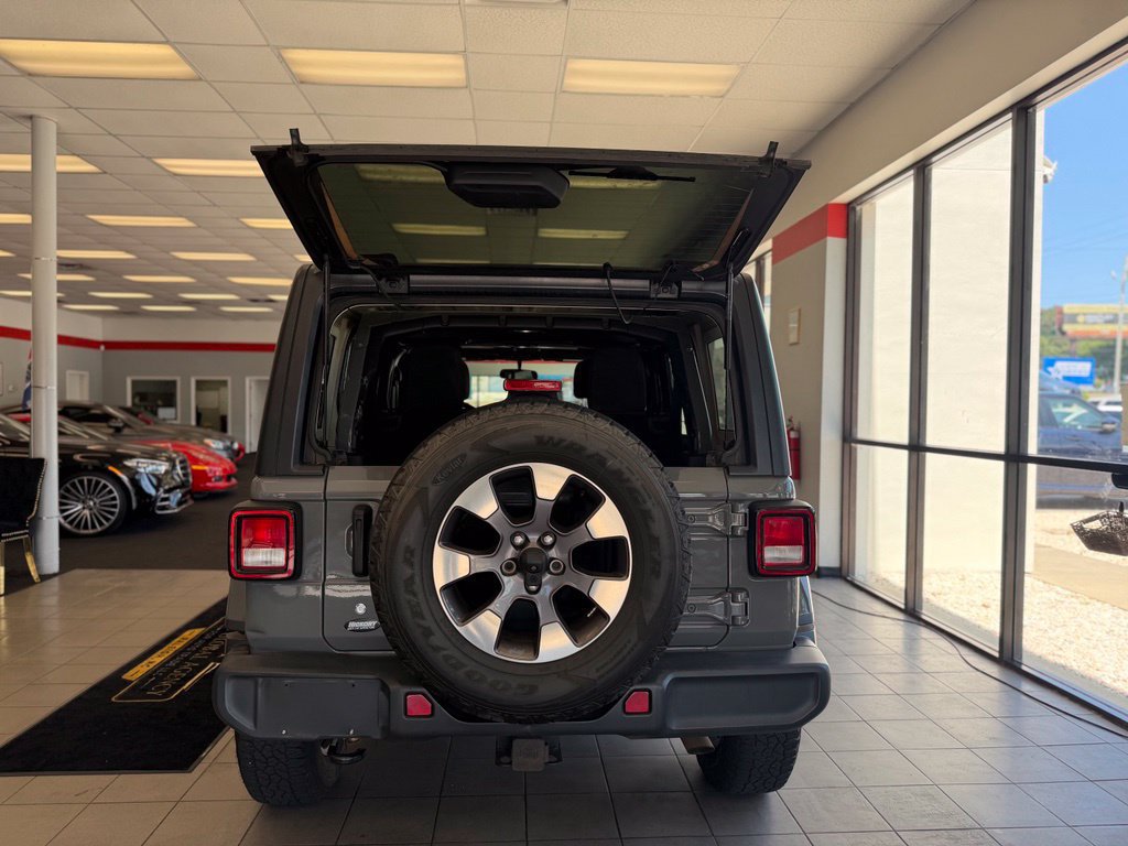 Used 2018 Jeep Wrangler Unlimited Sahara AWD/4WD image 12