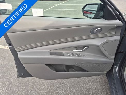 Used 2025 Hyundai Elantra SEL image 10