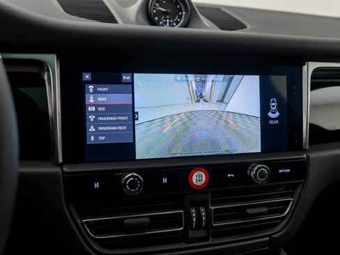 Certified 2026 Porsche Macan AWD/4WD image 25